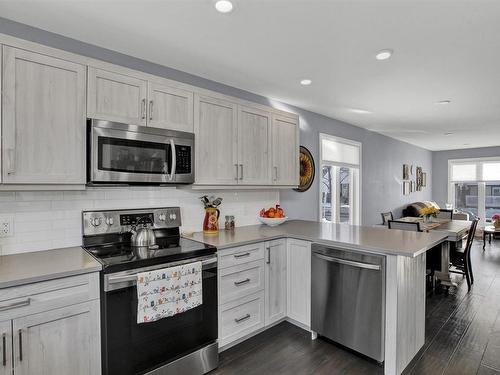 1109 Frederica Street W, Thunder Bay, ON - Indoor Photo Showing Kitchen