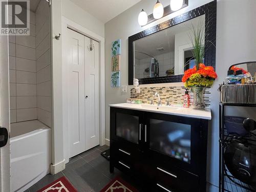 621 99 Avenue, Dawson Creek, BC - Indoor Photo Showing Bathroom