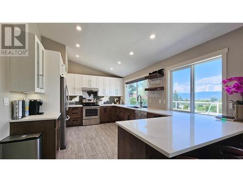 703 Westpoint Court, Kelowna, BC - Indoor Photo Showing Kitchen With Upgraded Kitchen