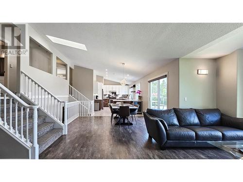 703 Westpoint Court, Kelowna, BC - Indoor Photo Showing Living Room