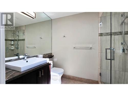 703 Westpoint Court, Kelowna, BC - Indoor Photo Showing Bathroom