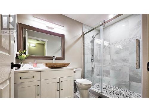 703 Westpoint Court, Kelowna, BC - Indoor Photo Showing Bathroom