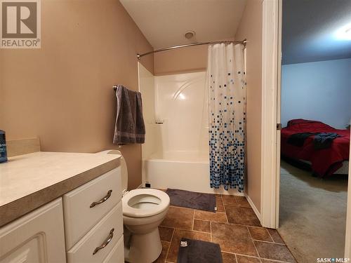 4 485 1St Street Nw, Weyburn, SK - Indoor Photo Showing Bathroom