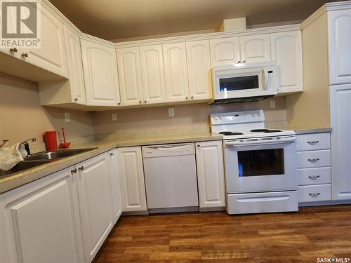 4 485 1St Street Nw, Weyburn, SK - Indoor Photo Showing Kitchen With Double Sink