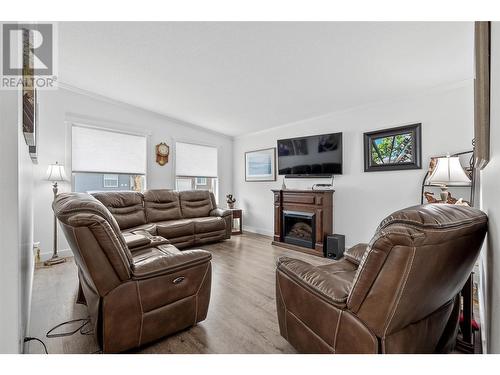 1835 Nancee Way Court Unit# 65, West Kelowna, BC - Indoor Photo Showing Living Room With Fireplace