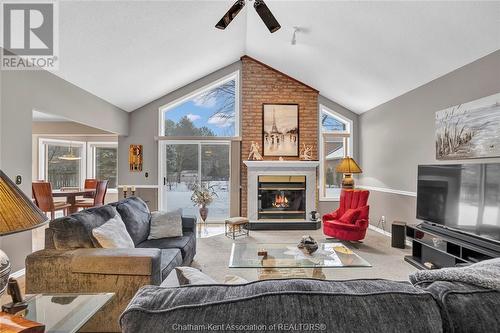 51 Braemar Boulevard, Chatham, ON - Indoor Photo Showing Living Room With Fireplace