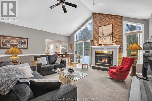 51 Braemar Boulevard, Chatham, ON - Indoor Photo Showing Living Room With Fireplace