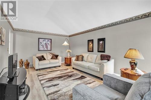 51 Braemar Boulevard, Chatham, ON - Indoor Photo Showing Living Room