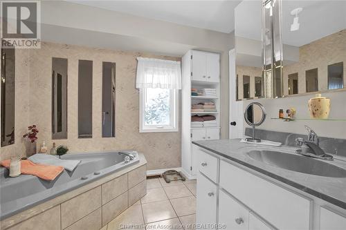 51 Braemar Boulevard, Chatham, ON - Indoor Photo Showing Bathroom