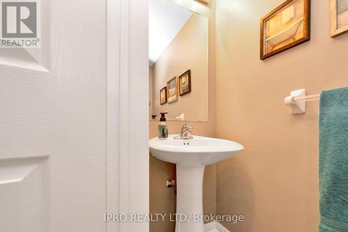 11 Bonavista Drive, Brampton, ON - Indoor Photo Showing Bathroom