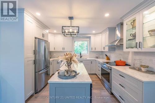 24 Cliffside Drive, Kawartha Lakes, ON - Indoor Photo Showing Kitchen With Upgraded Kitchen