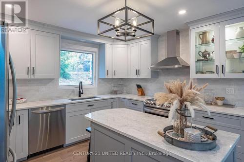 24 Cliffside Drive, Kawartha Lakes, ON - Indoor Photo Showing Kitchen With Upgraded Kitchen