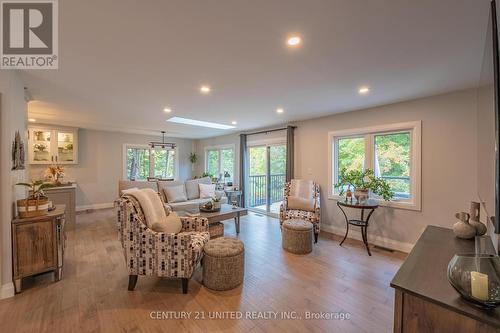 24 Cliffside Drive, Kawartha Lakes, ON - Indoor Photo Showing Living Room