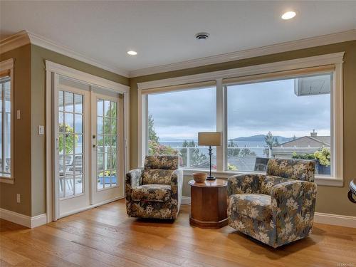 3717 Marine Vista, Cobble Hill, BC - Indoor Photo Showing Living Room