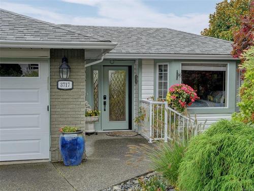 3717 Marine Vista, Cobble Hill, BC - Outdoor With Exterior