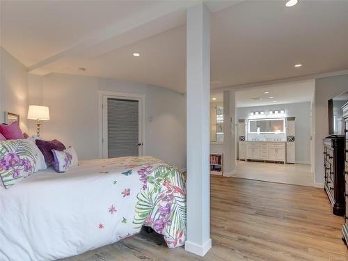 3717 Marine Vista, Cobble Hill, BC - Indoor Photo Showing Bedroom