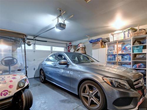 3717 Marine Vista, Cobble Hill, BC - Indoor Photo Showing Garage