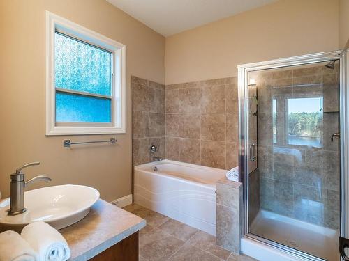 3340 Stephenson Point Rd, Nanaimo, BC - Indoor Photo Showing Bathroom