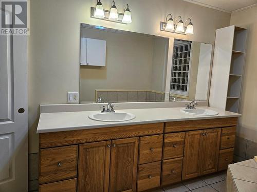 2201 Hillside Road, Chetwynd, BC - Indoor Photo Showing Bathroom