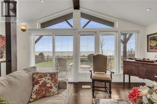 817 Lakeshore Rd, Haldimand, ON - Indoor Photo Showing Living Room