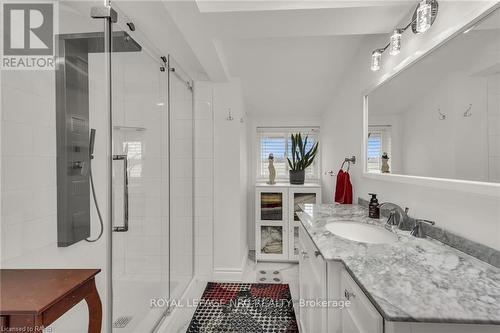817 Lakeshore Rd, Haldimand, ON - Indoor Photo Showing Bathroom