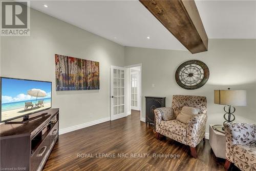 817 Lakeshore Rd, Haldimand, ON - Indoor Photo Showing Living Room