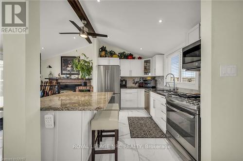817 Lakeshore Rd, Haldimand, ON - Indoor Photo Showing Kitchen