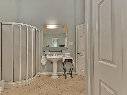 Bathroom - 32Z Ch. De La Flore, Sainte-Anne-Des-Lacs, QC - Indoor Photo Showing Bathroom