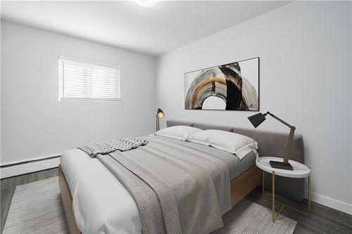 23 Mcclary Avenue, London, ON - Indoor Photo Showing Bedroom