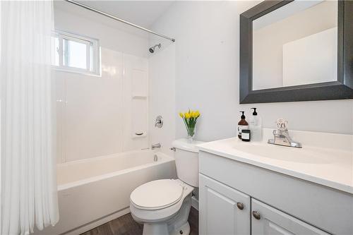 23 Mcclary Avenue, London, ON - Indoor Photo Showing Bathroom