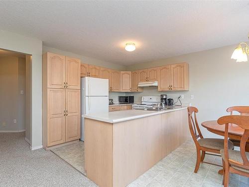 6149 Everest Way, Duncan, BC - Indoor Photo Showing Kitchen