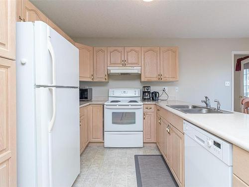 6149 Everest Way, Duncan, BC - Indoor Photo Showing Kitchen With Double Sink