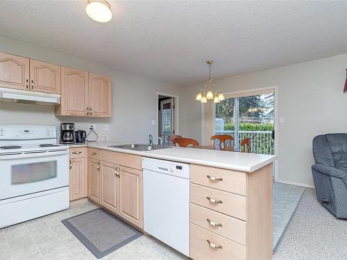 6149 Everest Way, Duncan, BC - Indoor Photo Showing Kitchen