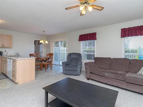 6149 Everest Way, Duncan, BC - Indoor Photo Showing Living Room