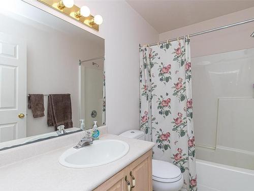 6149 Everest Way, Duncan, BC - Indoor Photo Showing Bathroom