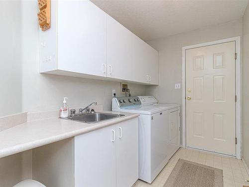 6149 Everest Way, Duncan, BC - Indoor Photo Showing Laundry Room