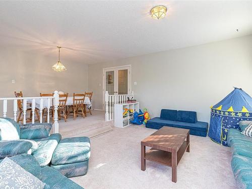 6149 Everest Way, Duncan, BC - Indoor Photo Showing Living Room