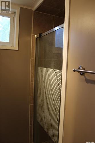 530 7Th Avenue W, Shaunavon, SK - Indoor Photo Showing Bathroom