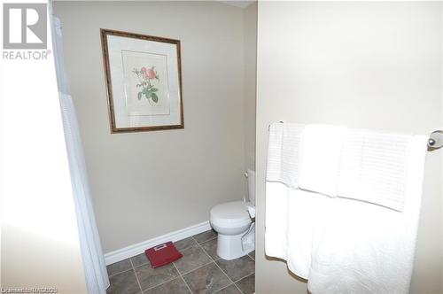 939 5Th Avenue A E, Owen Sound, ON - Indoor Photo Showing Bathroom