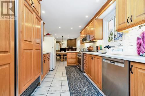 42 Denlow Drive, Brampton, ON - Indoor Photo Showing Kitchen