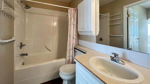 2739 Huckleberry Lane, Kimberley, BC - Indoor Photo Showing Bathroom