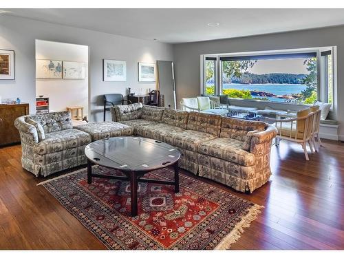 101 Prince John Way, Nanaimo, BC - Indoor Photo Showing Living Room