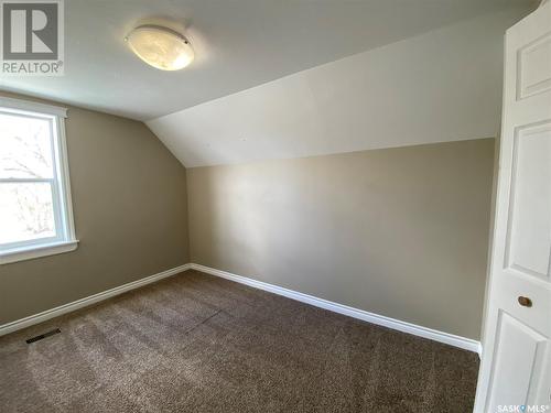 116 4Th Avenue W, Kindersley, SK - Indoor Photo Showing Other Room