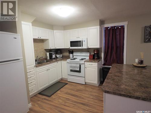 116 4Th Avenue W, Kindersley, SK - Indoor Photo Showing Kitchen With Double Sink