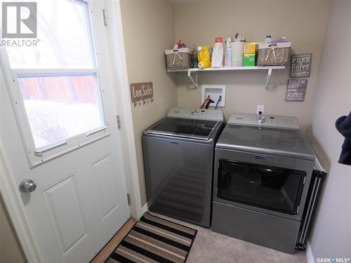 116 4Th Avenue W, Kindersley, SK - Indoor Photo Showing Laundry Room