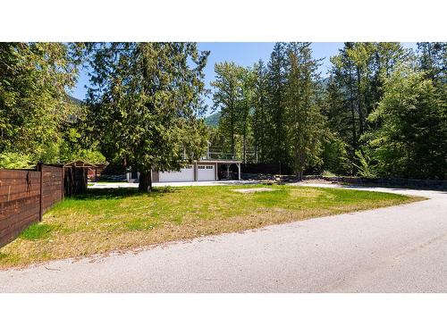 13488 Lakeshore Drive, Boswell, BC 