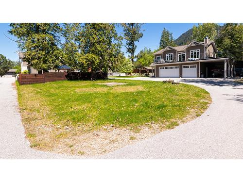 13488 Lakeshore Drive, Boswell, BC 