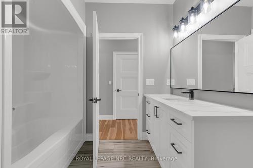 265 Lancaster Drive, Port Colborne, ON - Indoor Photo Showing Bathroom