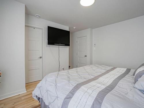 Chambre Ã  coucher principale - 104 Rue Claude-Dumoulin, Saint-Joseph-Du-Lac, QC - Indoor Photo Showing Bedroom
