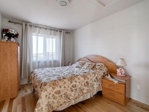 Chambre Ã Â coucher - 104 Rue Claude-Dumoulin, Saint-Joseph-Du-Lac, QC - Indoor Photo Showing Bedroom